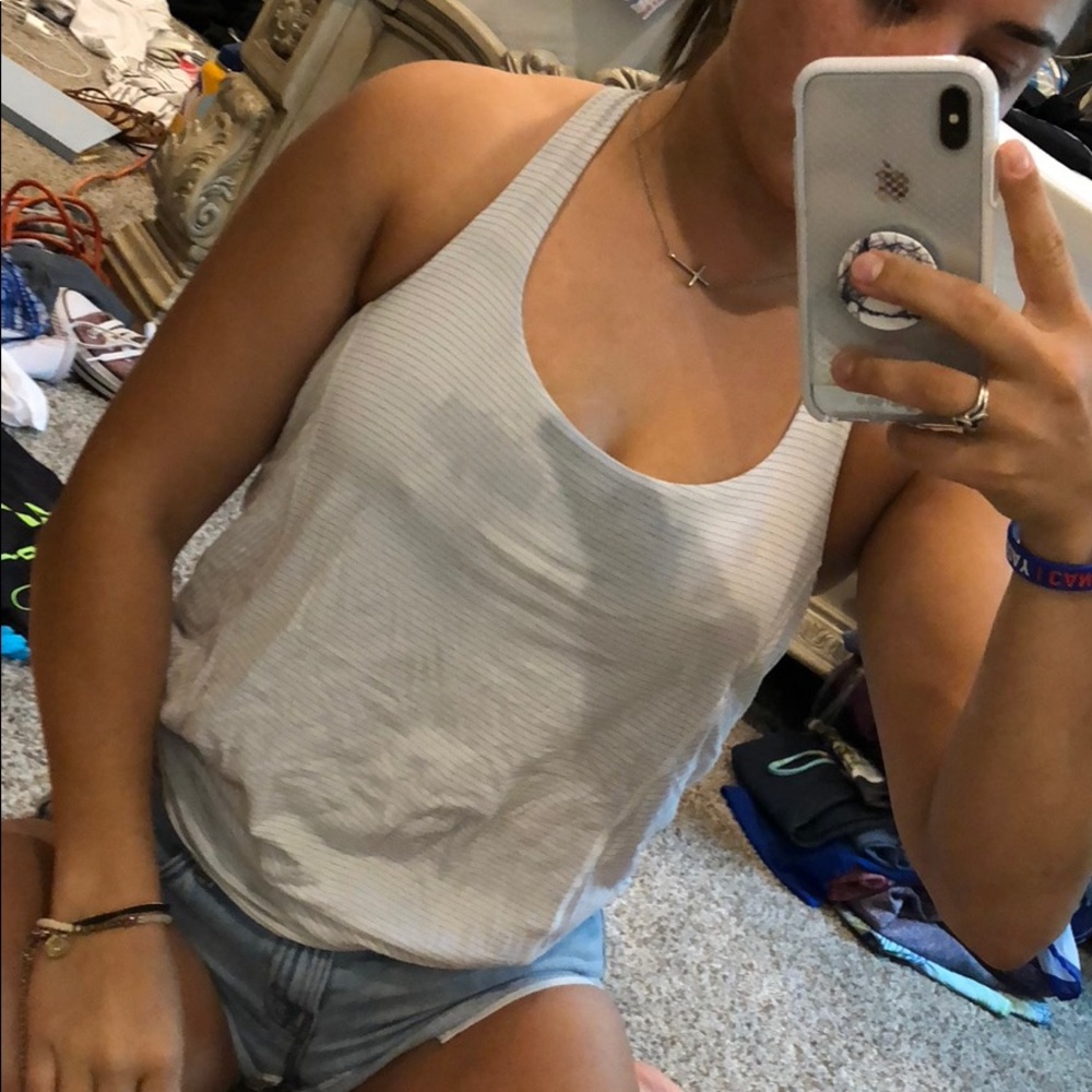 Lululemon tank.